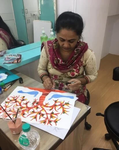 Then: an MSS trainee practising folk painting