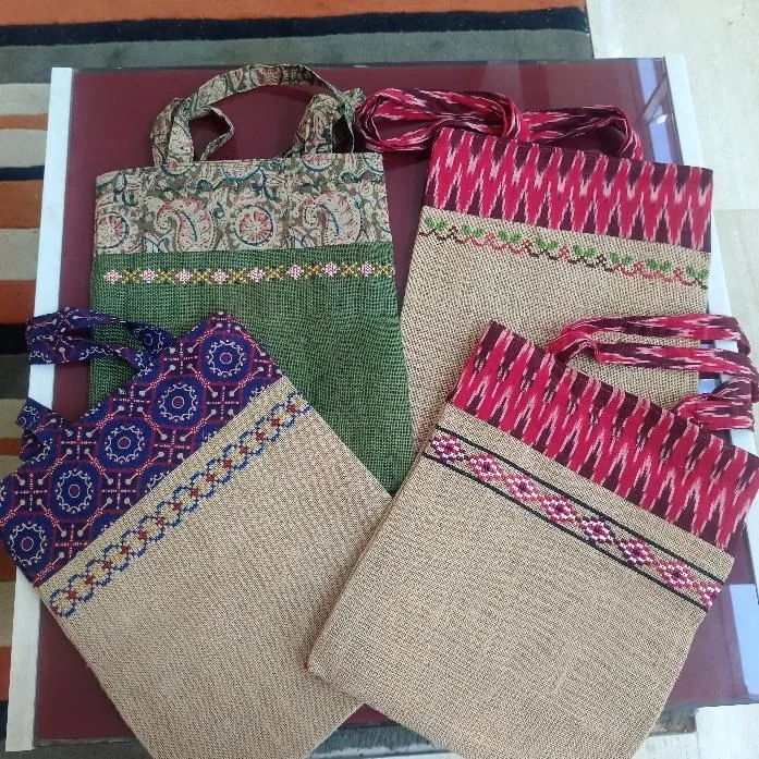 Jute tote bags trimmed with woven and printed fabric